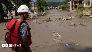 Dozens of US and Canadian citizens missing after flash flooding in Nepal