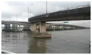 Woman rescued after allegedly jumping into Lagos lagoon from Carter Bridge