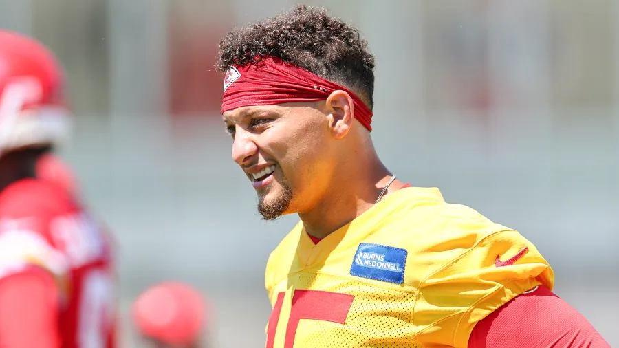 2026 NFL Comeback Player of Year Odds: Patrick Mahomes Early Favorite