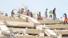 'Hoping beyond hope': Rescue efforts continue at collapsed La Guaira building