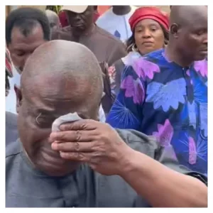 Taiwo Hassan: Yinka Quadri breaks down in tears at Ogogo’s burial [VIDEO]