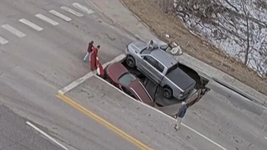 VIDEO: Omaha Sinkhole: Two Vehicles Swallowed at Busy Intersection Near University