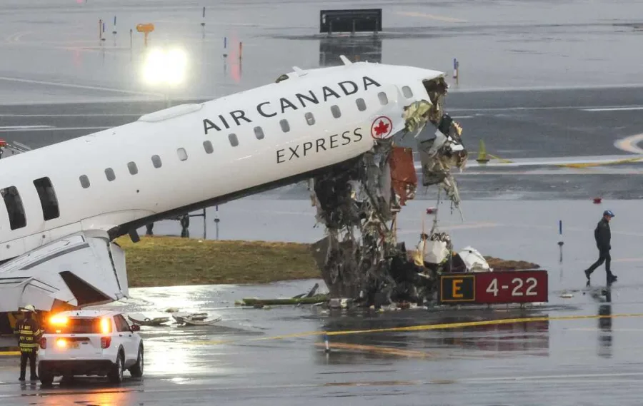 [VIDEO] Tragedy at LaGuardia: Two Pilots Killed as Air Canada Jet Collides with Fire Truck on Runway