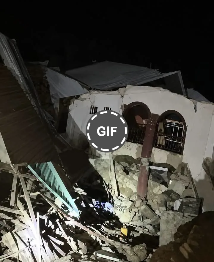 Students Trapped As Three-storey Hostel Collapses Near Federal Polytechnic Oko