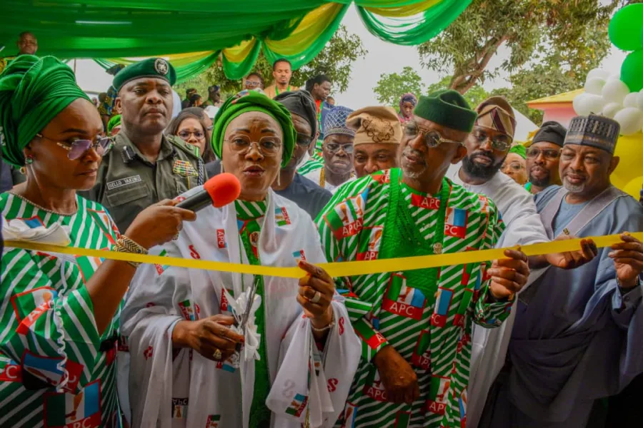 Oluremi Tinubu flags off community food bank, commissions PMB estate, Gateway Medical Centre
