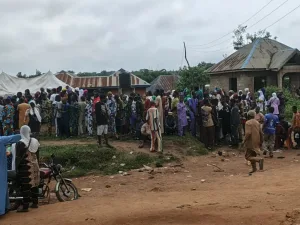 Osun Decides: Massive turnout at APC candidate Oyebamiji’s Polling Unit [PHOTOS]